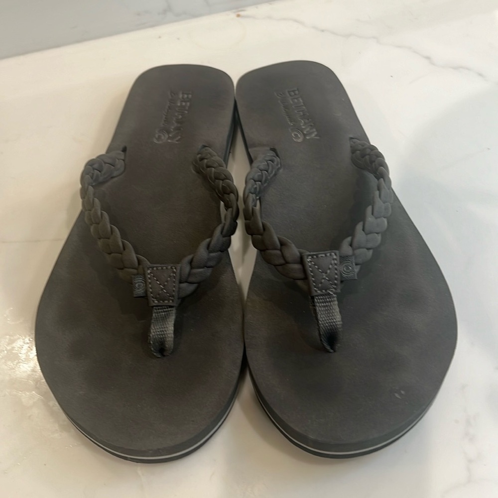 Bethany flip flop size 9